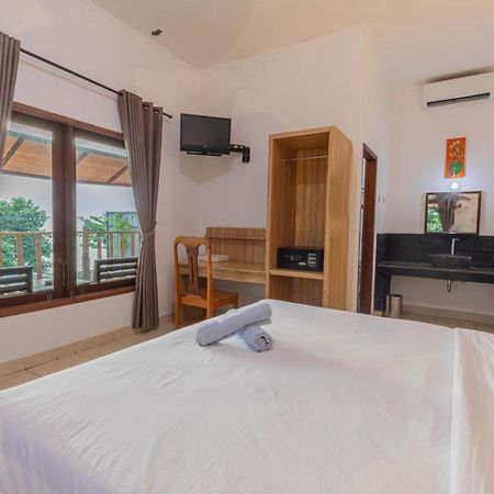 Transit Inn Senggigi Mangsit Exterior photo