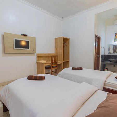 Transit Inn Senggigi Mangsit Exterior photo
