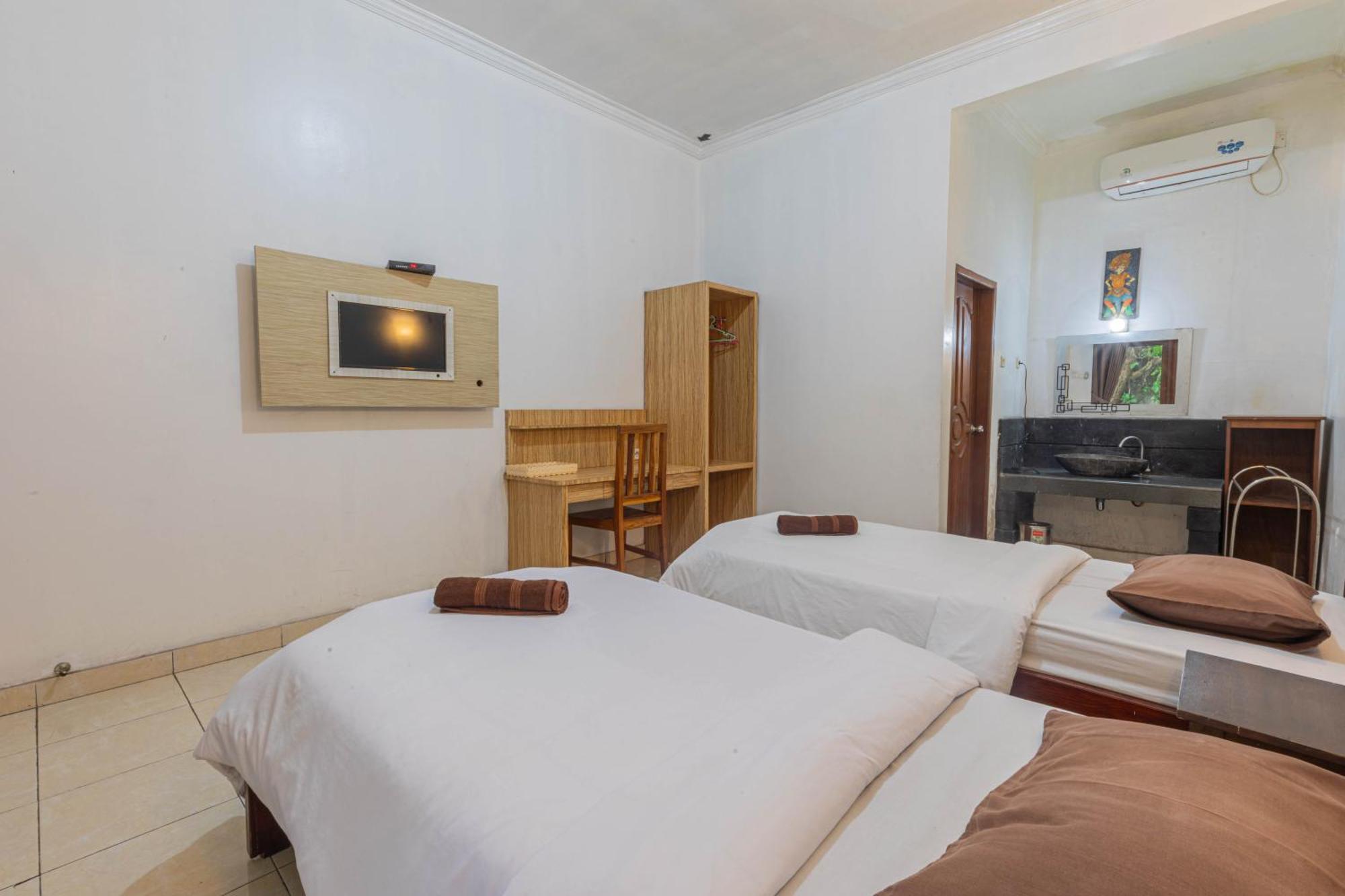 Transit Inn Senggigi Mangsit Exterior photo