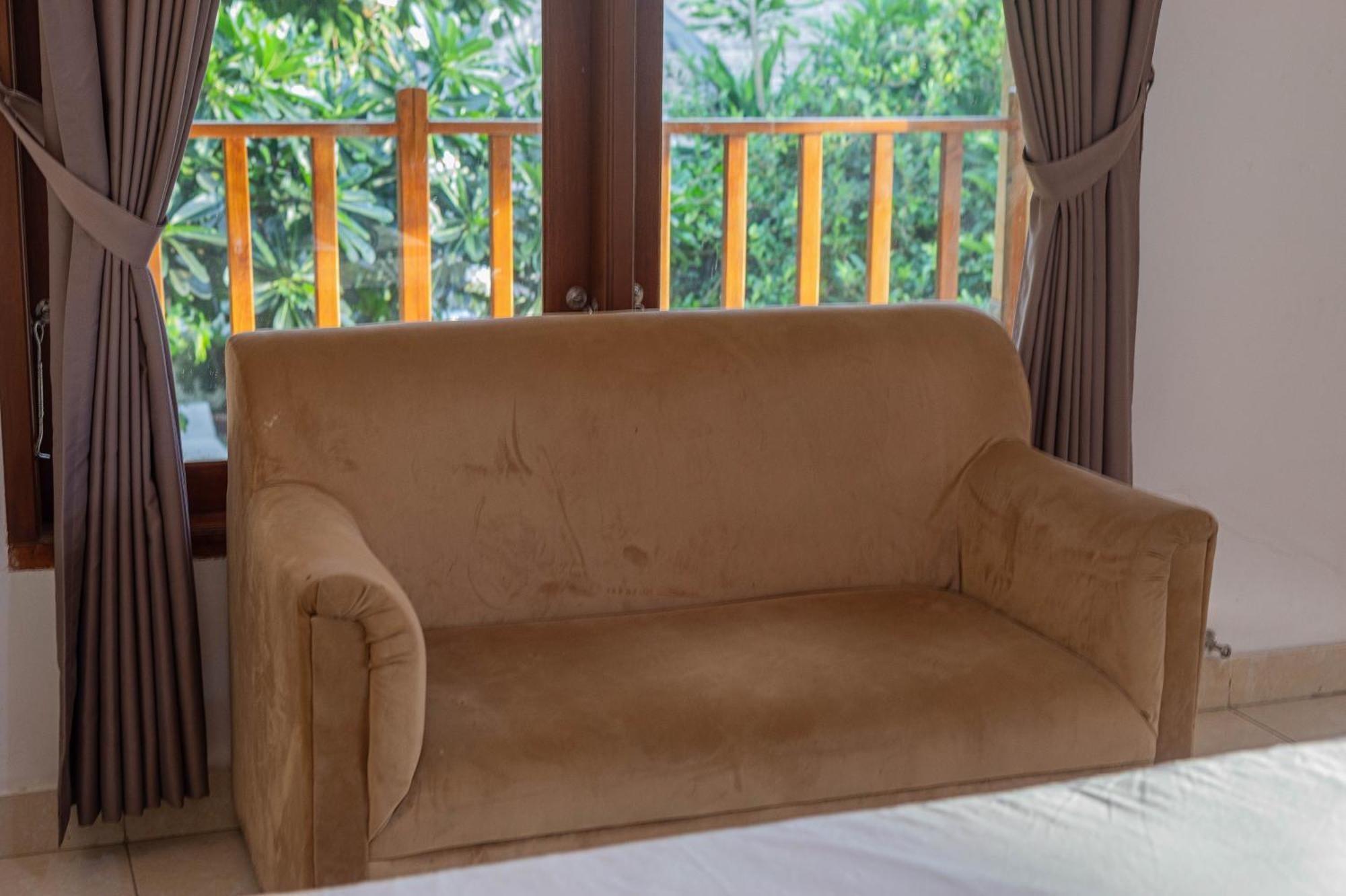 Transit Inn Senggigi Mangsit Exterior photo
