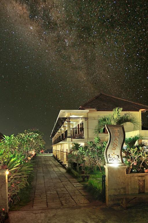 Transit Inn Senggigi Mangsit Exterior photo