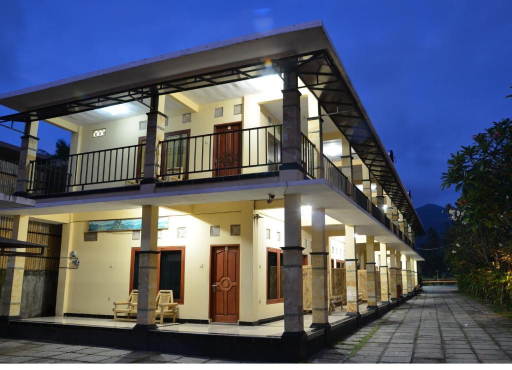 Transit Inn Senggigi Mangsit Exterior photo
